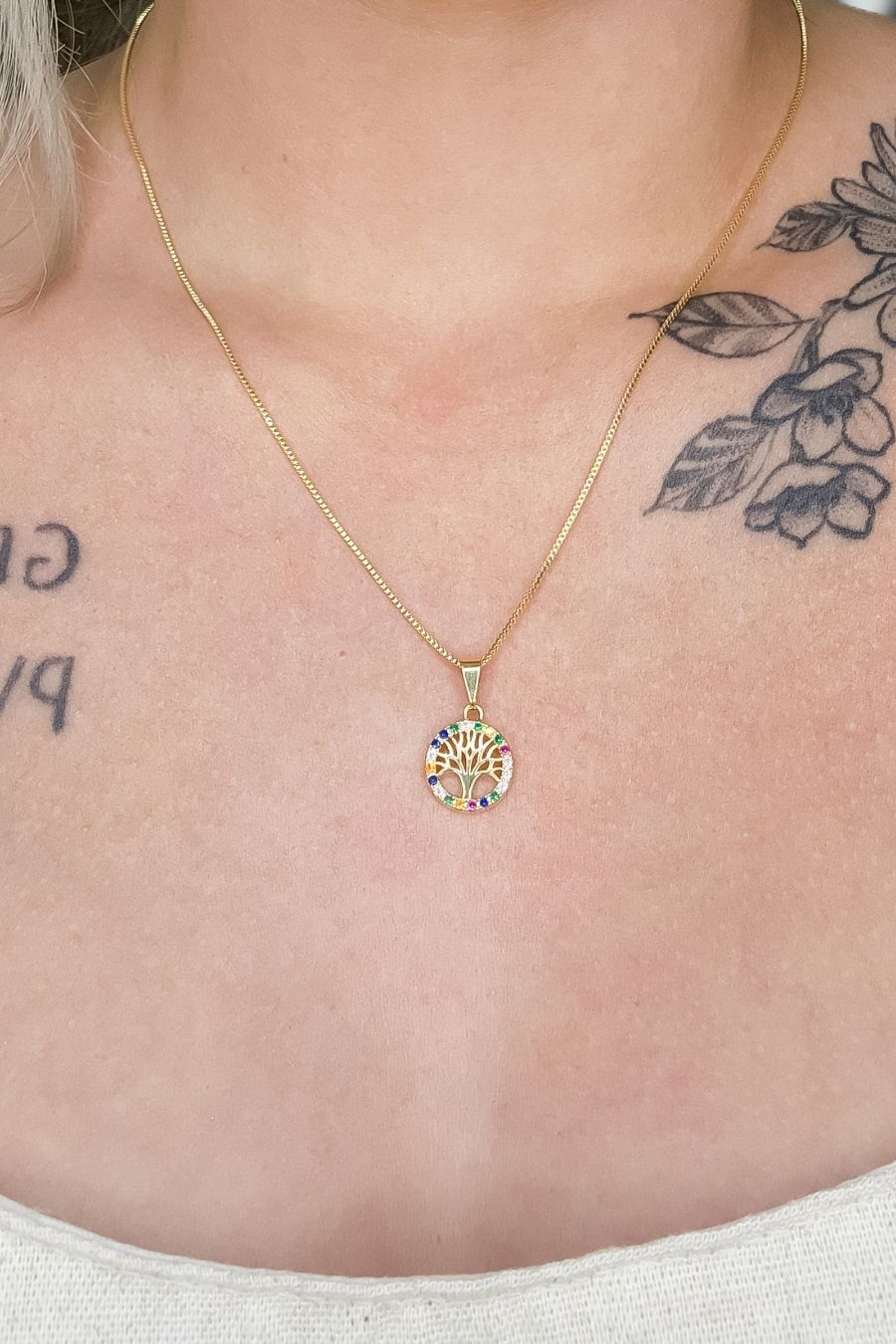 Colar Com Pingente De Circulo Da Árvore Da Vida Com Zircônia Colorida Banhado em Ouro 18k