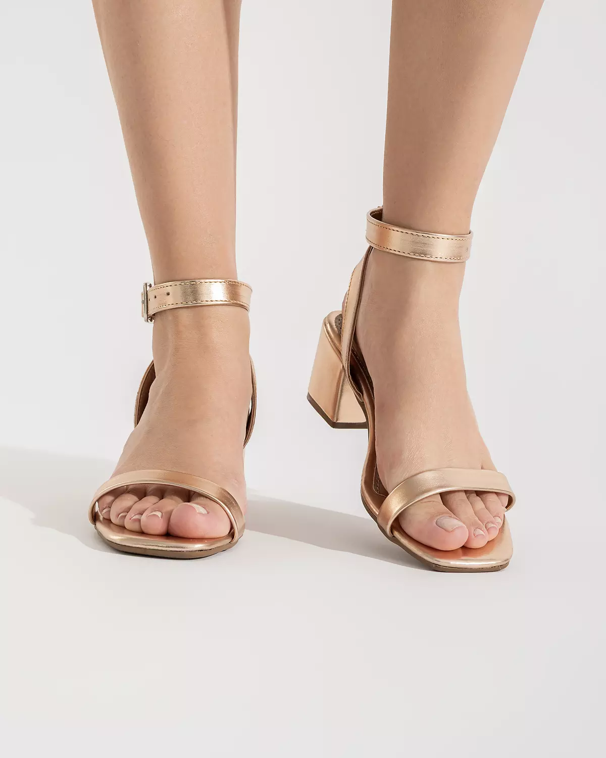 Sandália de Salto Quadrado Feminina Lisa com Fivela - A012 Bronze