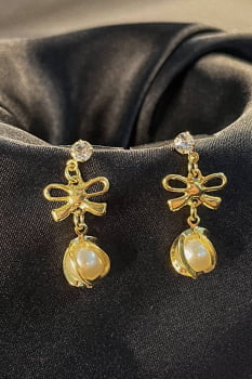 Brinco de Pérola Trabalhada com Zircônia e Laço Banhado em Ouro 18k
