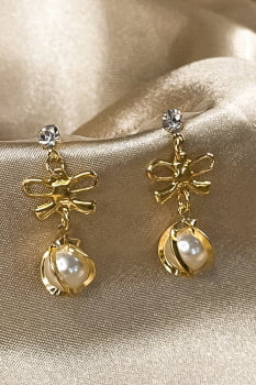 Brinco de Pérola Trabalhada com Zircônia e Laço Banhado em Ouro 18k