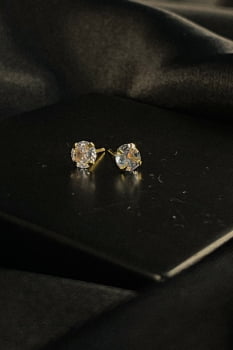 Brinco Pequeno Ponto de Luz Banhado em Ouro 18k