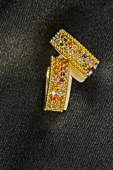 Brinco Argolinha Com Micro Zircônias Coloridas Banhado em Ouro 18k