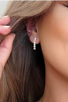 Brinco Pequeno Fio Com Cinco Zircônia Banhado em Ouro 18k