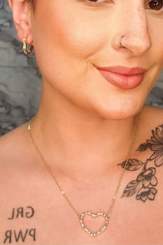 Conjunto de Coração Vazado Cravejado com Zircônias Multicolor Banhado em Ouro 18k