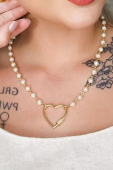 Colar de Pérola Torneada com Fecho em Forma de Coração Banhado em Ouro 18k Colar de Pérola Torneada com Fecho em Forma de Coração Banhado em Ouro 18k