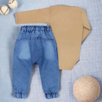 Conjunto Bebê Leãozinho Body Bege Avelã E Calça Jeans Jogger
