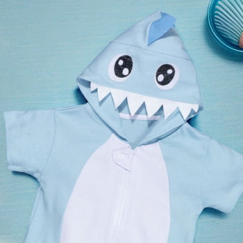 Macacão Infantil Curto Com Capuz Bordado Tubarão Azul Claro