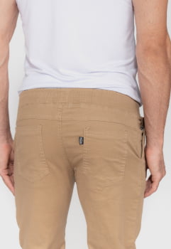 Calça Masculina Jogger em sarja  com elastano Caqui